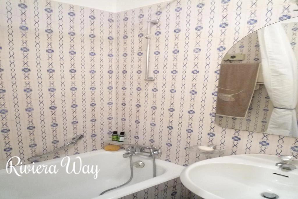 1 room apartment in Boulevard de la Croisette, photo #8, listing #105863562