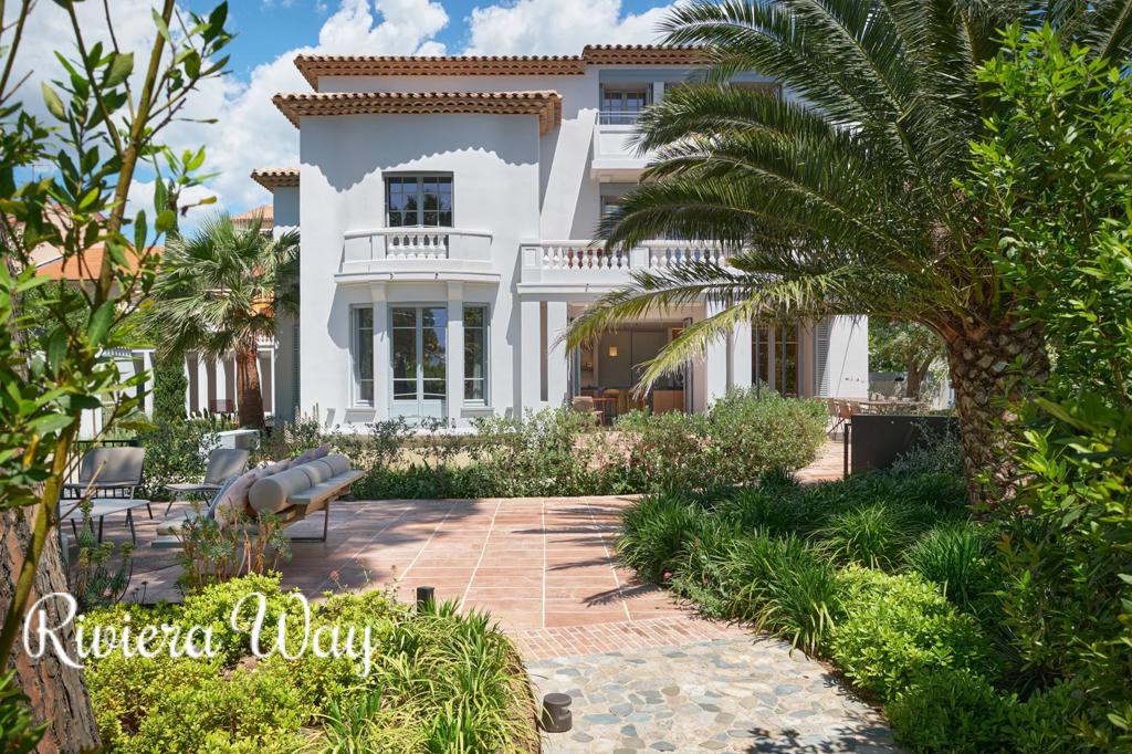 10 room villa in Sainte-Maxime, photo #3, listing #103832148