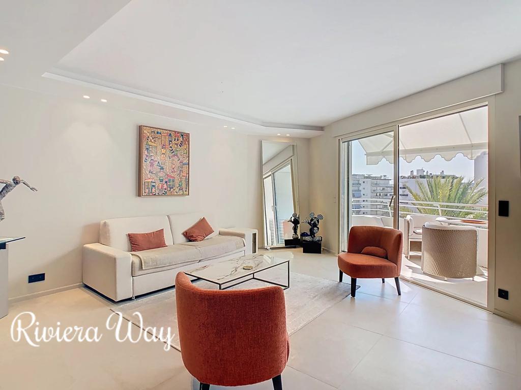 2 room apartment in Boulevard de la Croisette, photo #1, listing #102704532