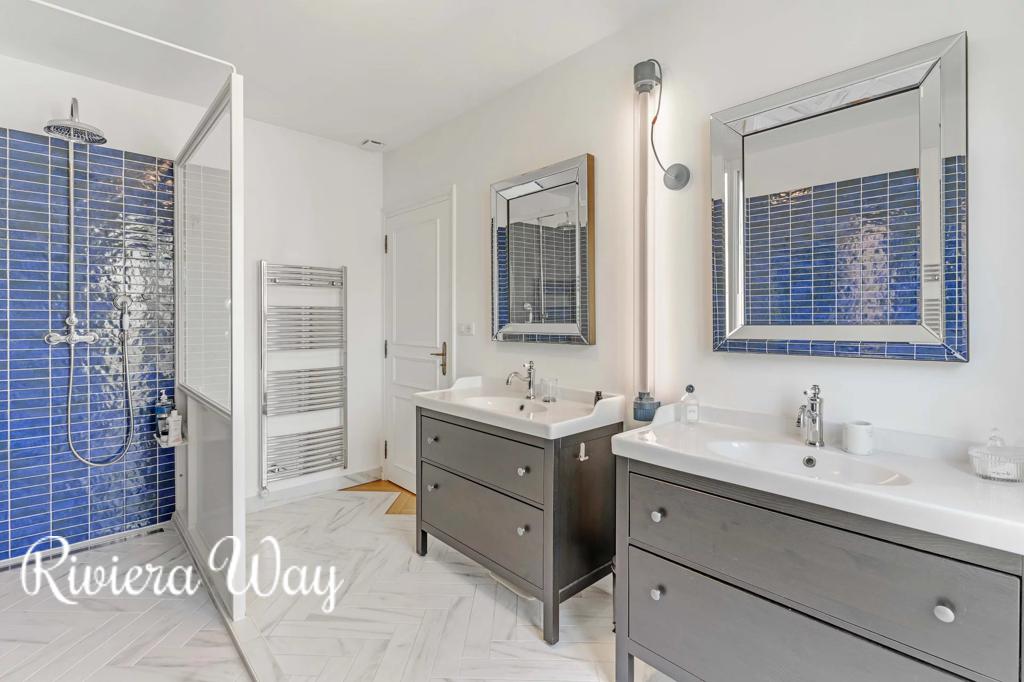 7 room villa in Toulon, photo #7, listing #103975200