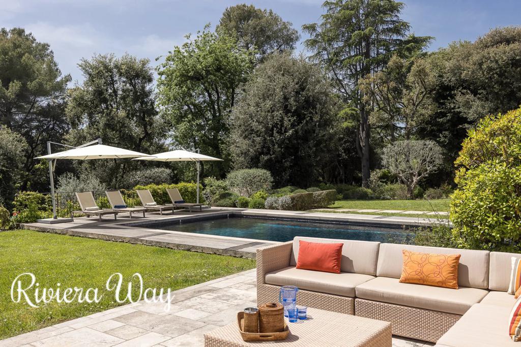 8 room villa in La Colle-sur-Loup, photo #2, listing #102989544