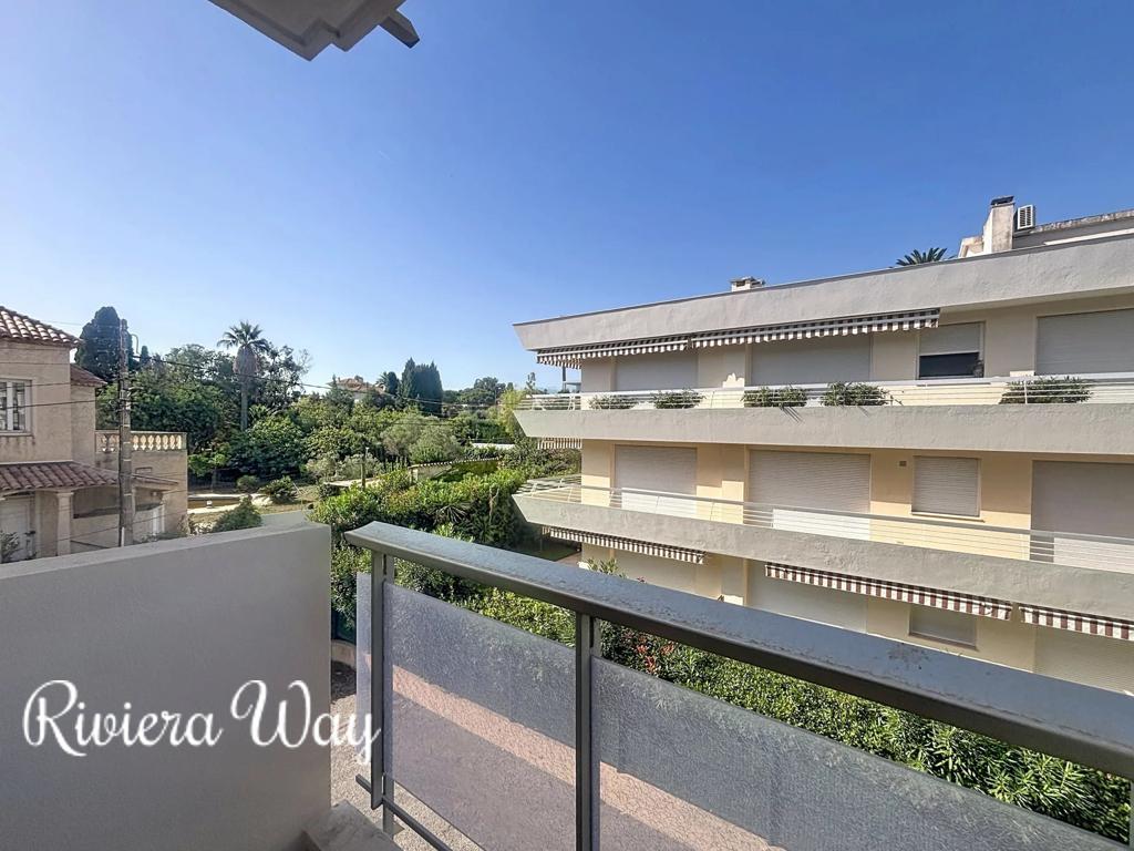 2 room apartment in Antibes, photo #9, listing #107046534