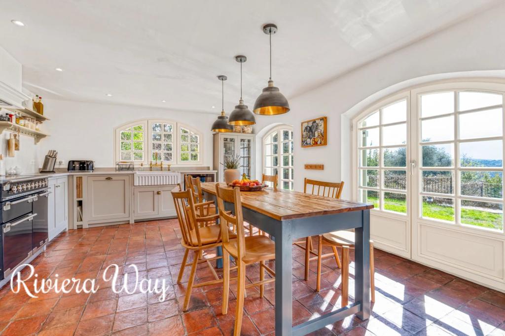 12 room villa in Grasse, photo #1, listing #103076862