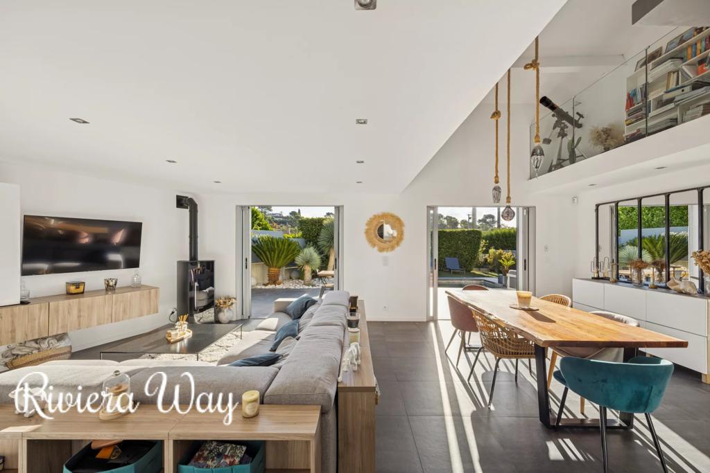 Villa in Mougins, photo #1, listing #104471430