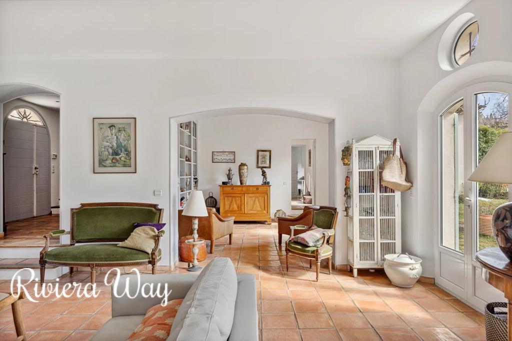 8 room villa in Grasse, photo #8, listing #94114608
