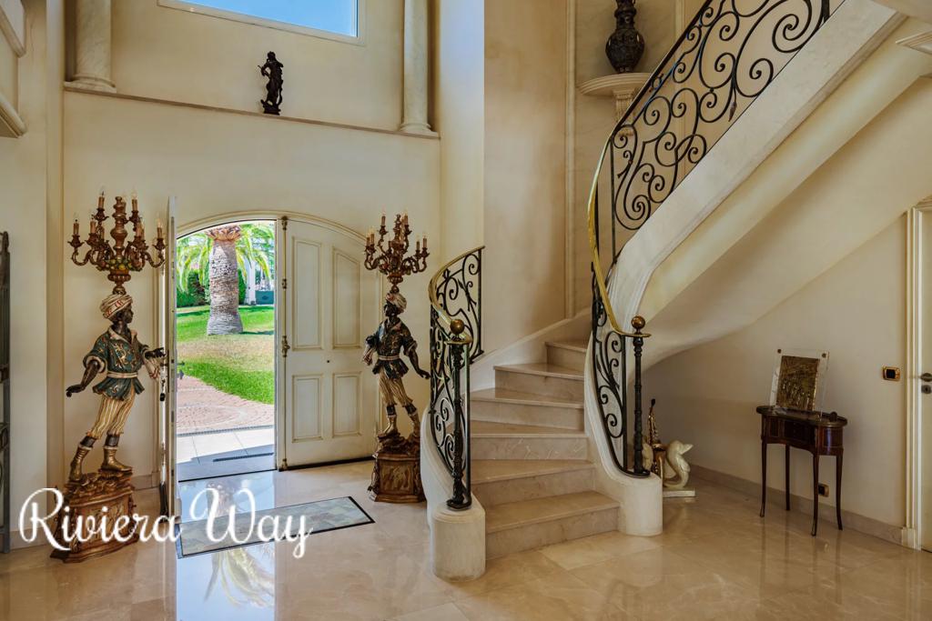 6 room villa in Grimaud, photo #4, listing #104480922