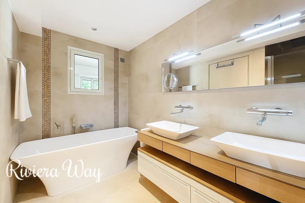 5 room apartment in Le Cannet, photo #1, listing #104508306