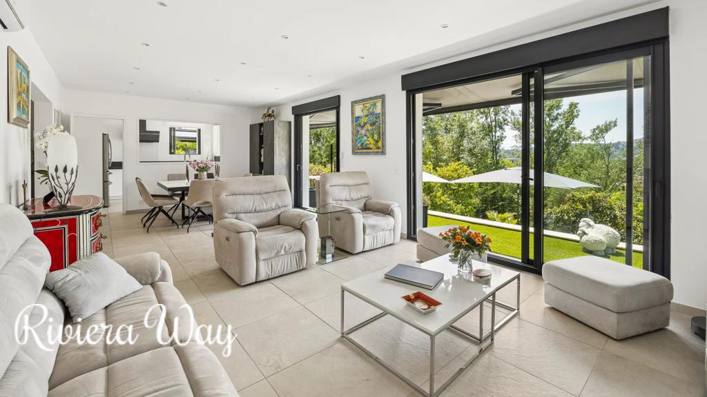 6 room villa in Grasse, photo #7, listing #106408092