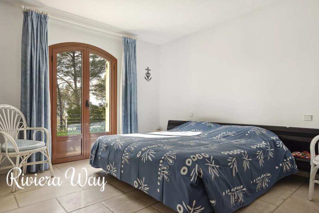 5 room villa in Saint-Paul-de-Vence, photo #7, listing #99356376
