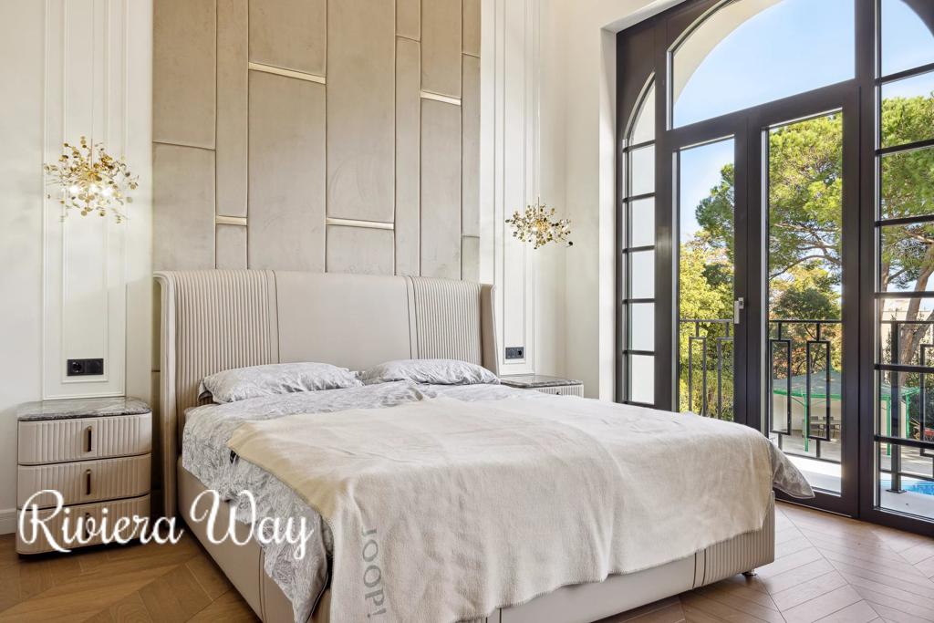 7 room villa in Cap d'Antibes, photo #4, listing #99423702