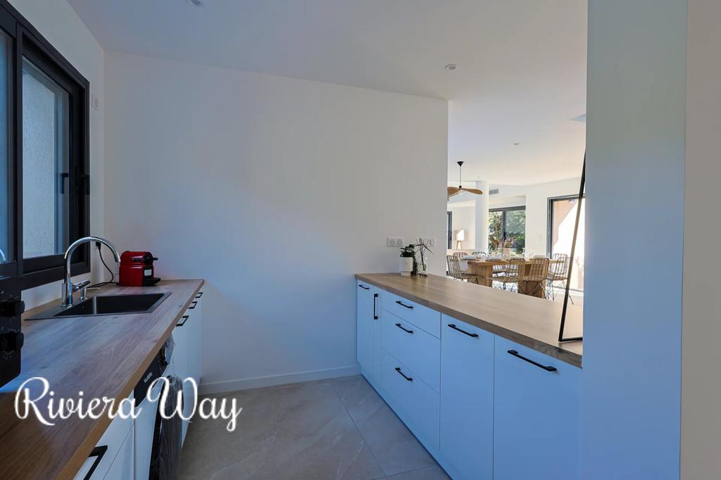 6 room villa in Le Plan-de-la-Tour, photo #8, listing #104480208