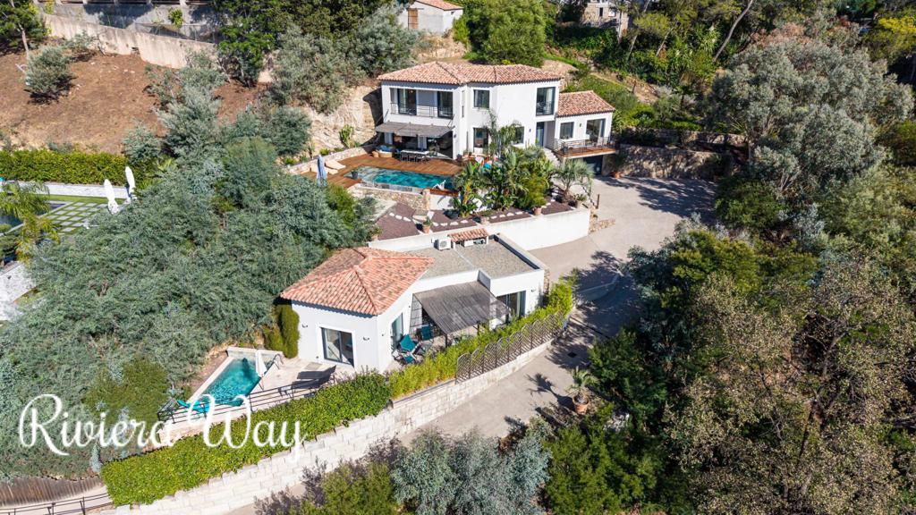 8 room villa in Vallauris, photo #1, listing #107055396