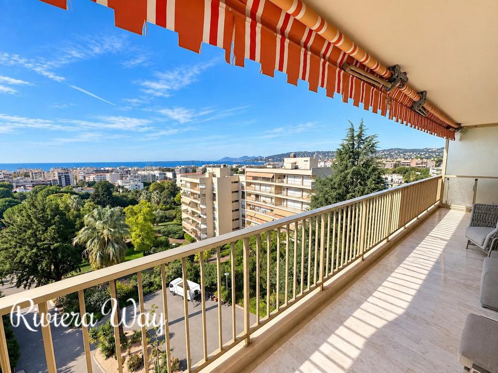 4 room apartment in Antibes, photo #2, listing #107069550
