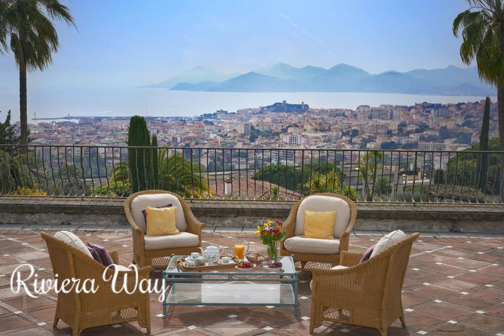 Villa in Cannes, photo #3, listing #106503348