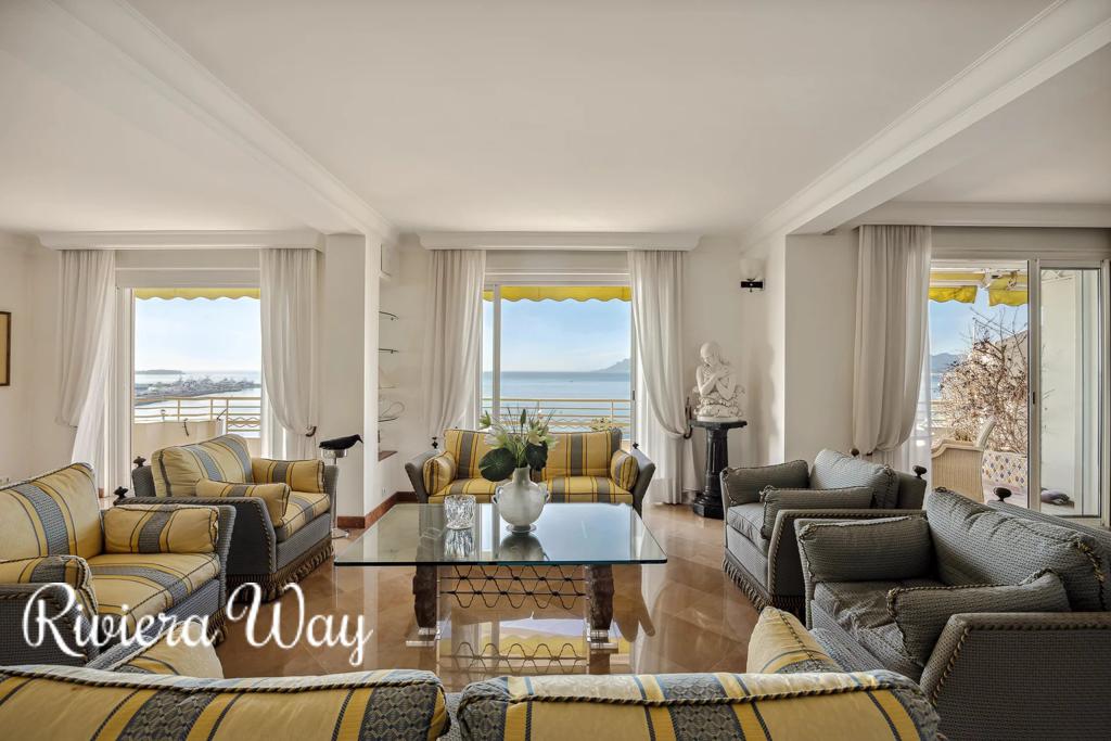 5 room apartment in Cannes, photo #5, listing #99360030