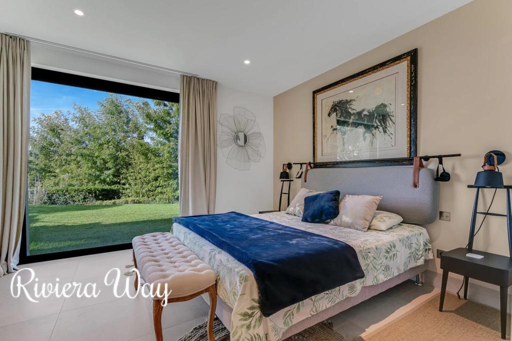 6 room villa in Grimaud, photo #2, listing #104480418