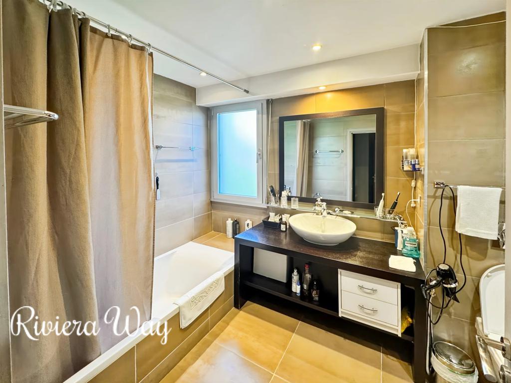 4 room apartment in Cannes, photo #7, listing #105666918