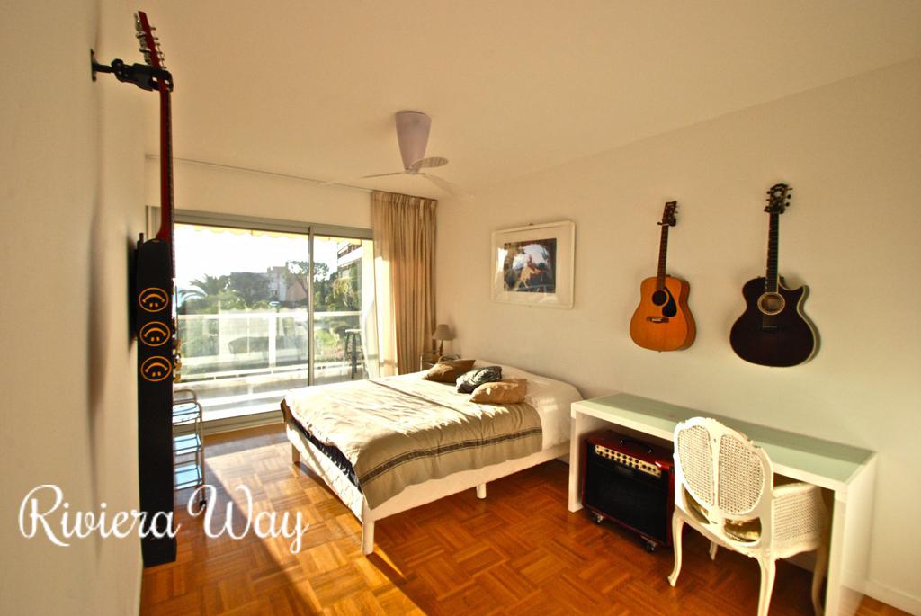 5 room apartment in Villefranche-sur-Mer, photo #9, listing #78867936