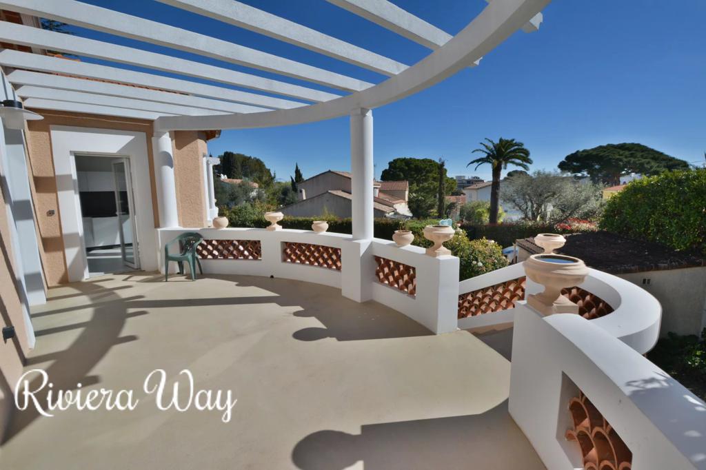 10 room villa in Cap d'Antibes, photo #4, listing #101347554