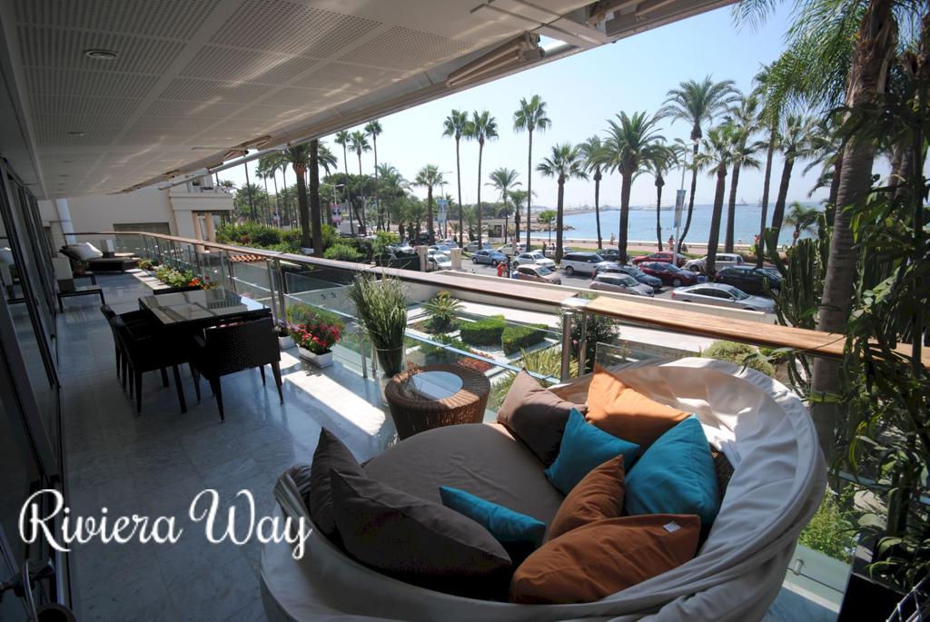9 room apartment in Cannes, photo #2, listing #92003562