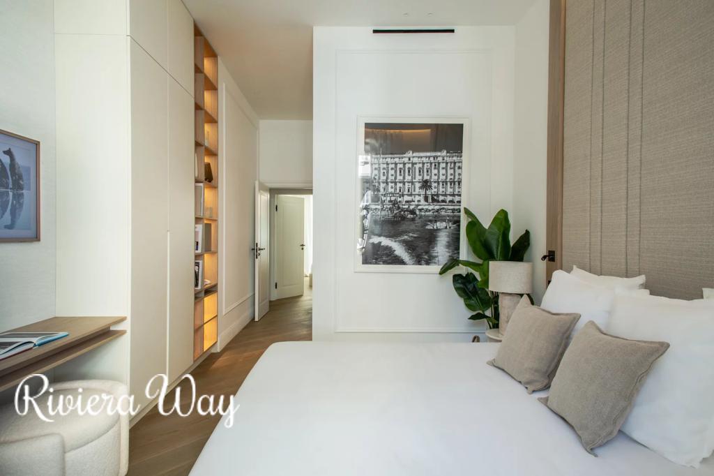 5 room apartment in Cannes, photo #3, listing #103975452