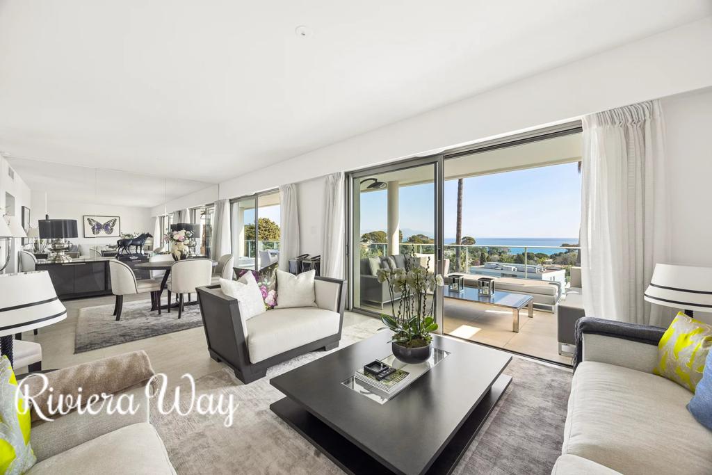 4 room apartment in Antibes, photo #2, listing #106015896
