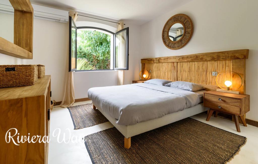 8 room villa in Grimaud, photo #3, listing #103714632