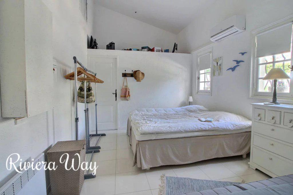 4 room villa in Antibes, photo #2, listing #98434392
