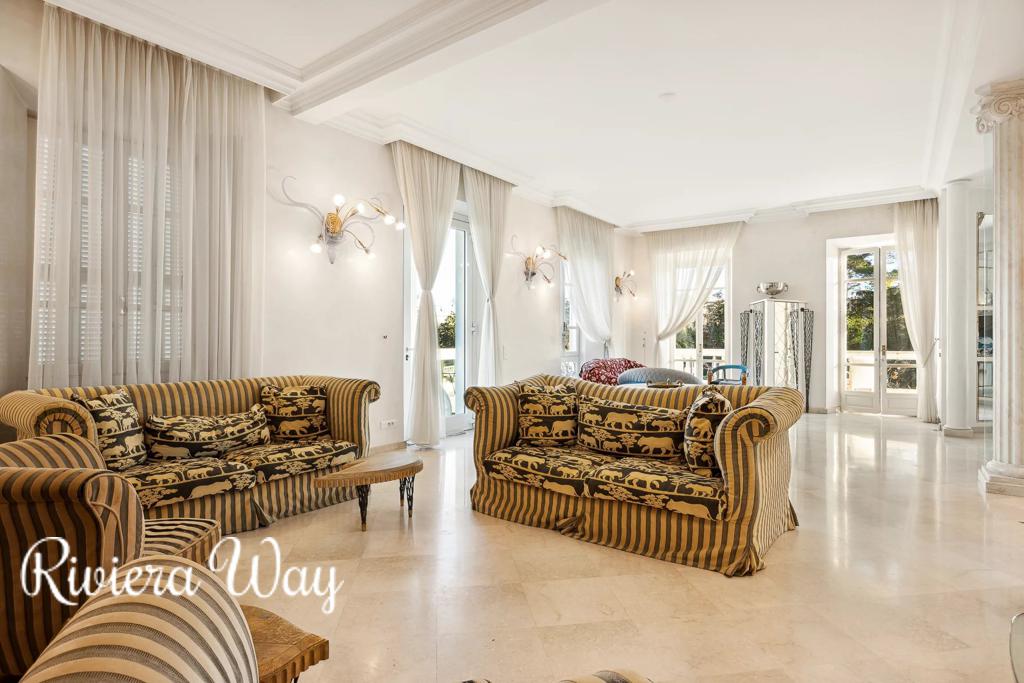 8 room villa in Cap d'Antibes, photo #4, listing #98994168