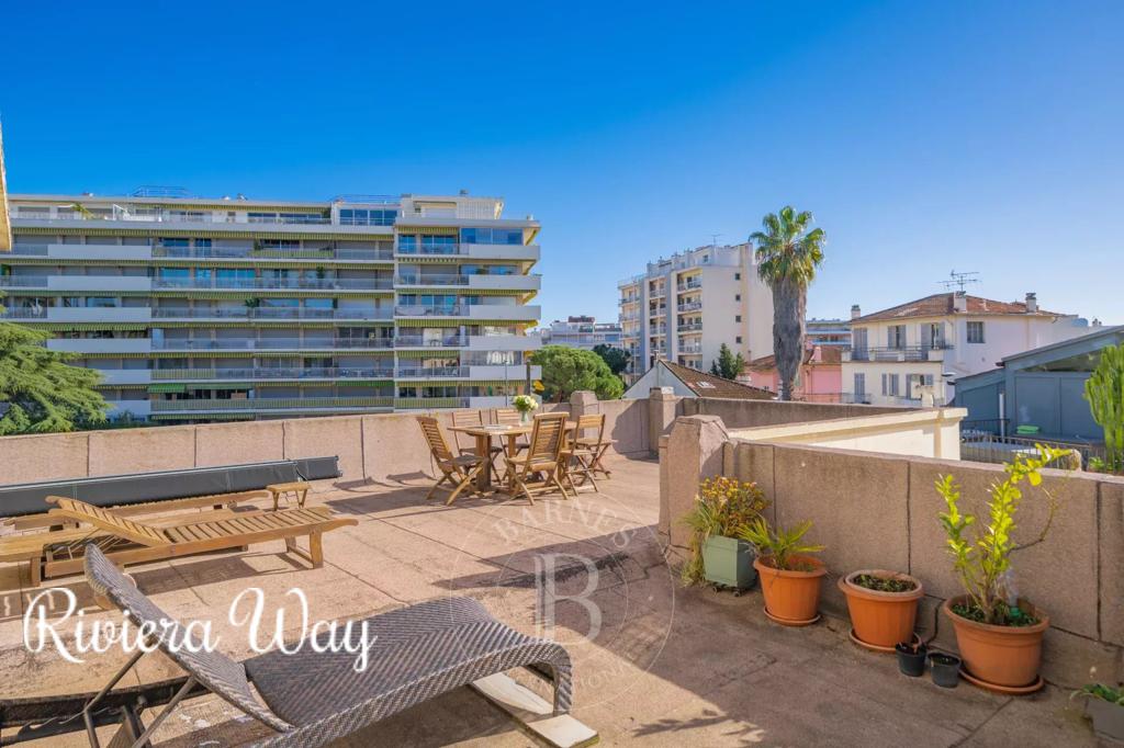 4 room apartment in Cannes, photo #1, listing #101966130