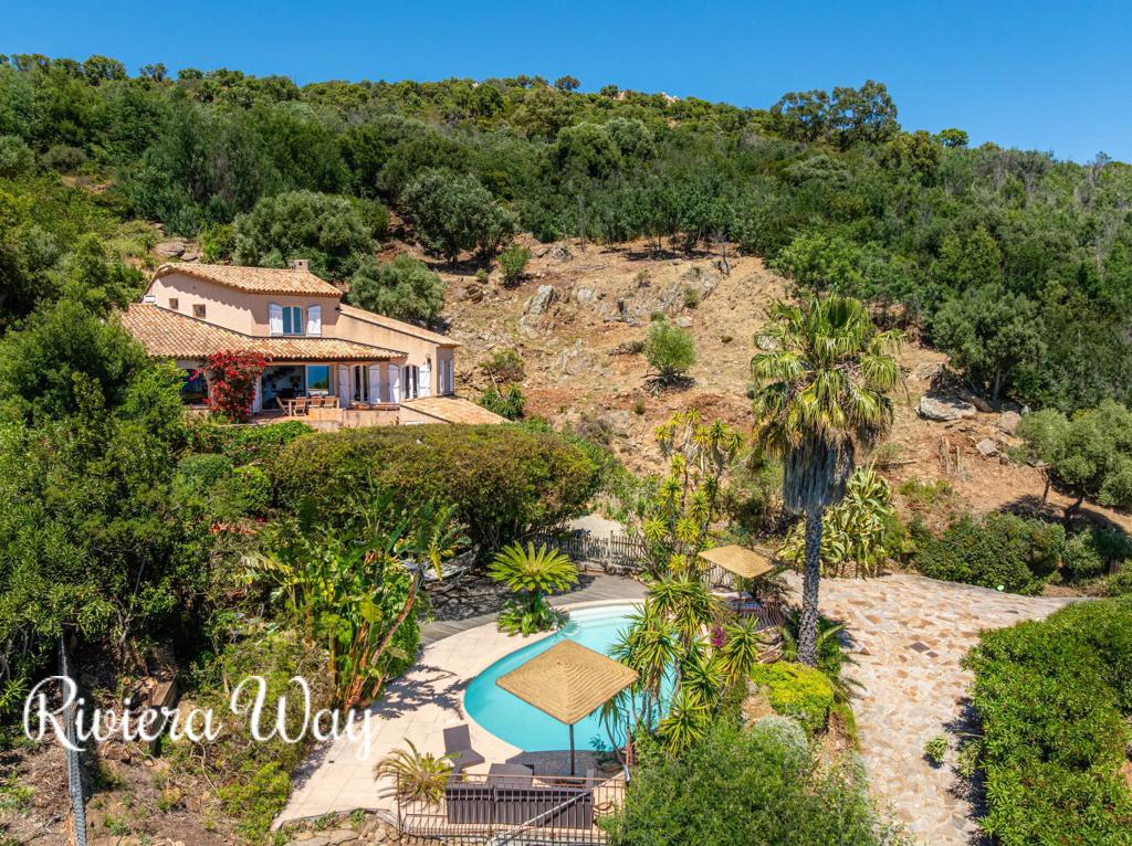 5 room villa in Bormes-les-Mimosas, photo #2, listing #106444044