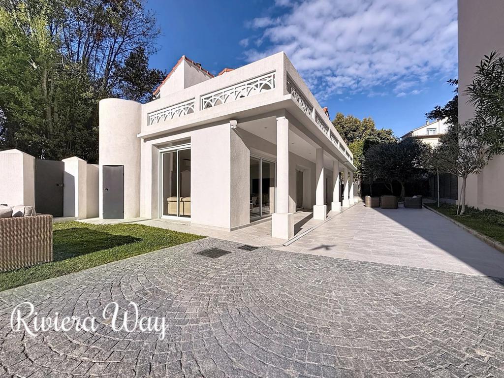 7 room villa in Cannes, photo #1, listing #106225392