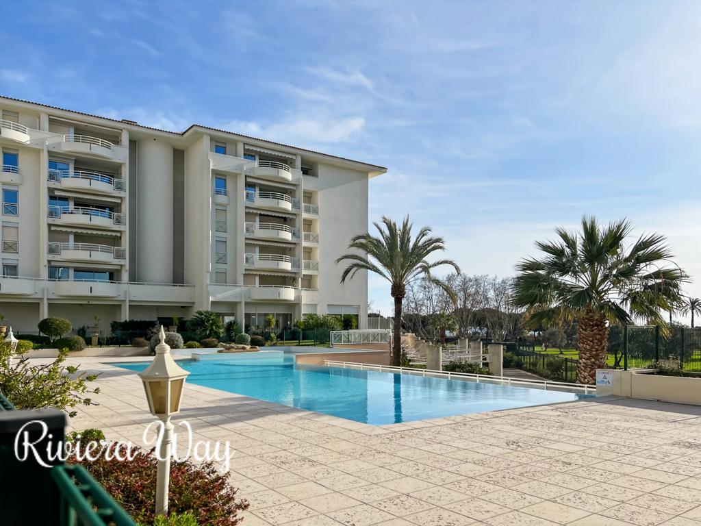 1 room apartment in Juan-les-Pins, photo #3, listing #105375732