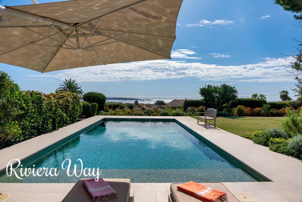 9 room villa in Cannes, photo #3, listing #107162034