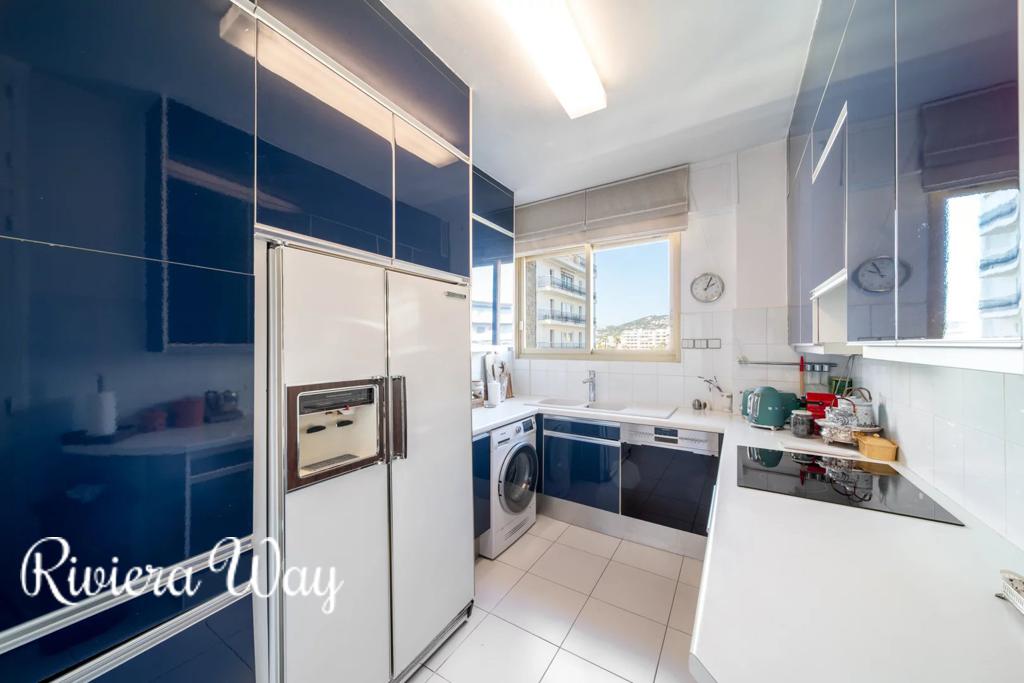 4 room apartment in Cannes, photo #7, listing #105139692