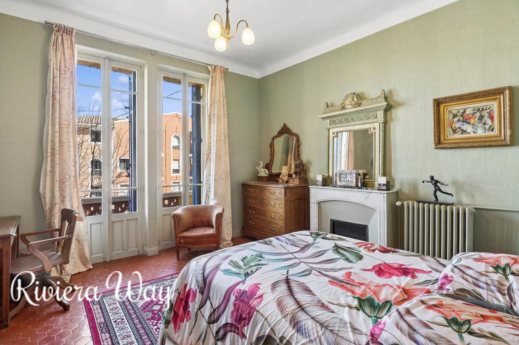 8 room villa in Grasse, photo #9, listing #106185114