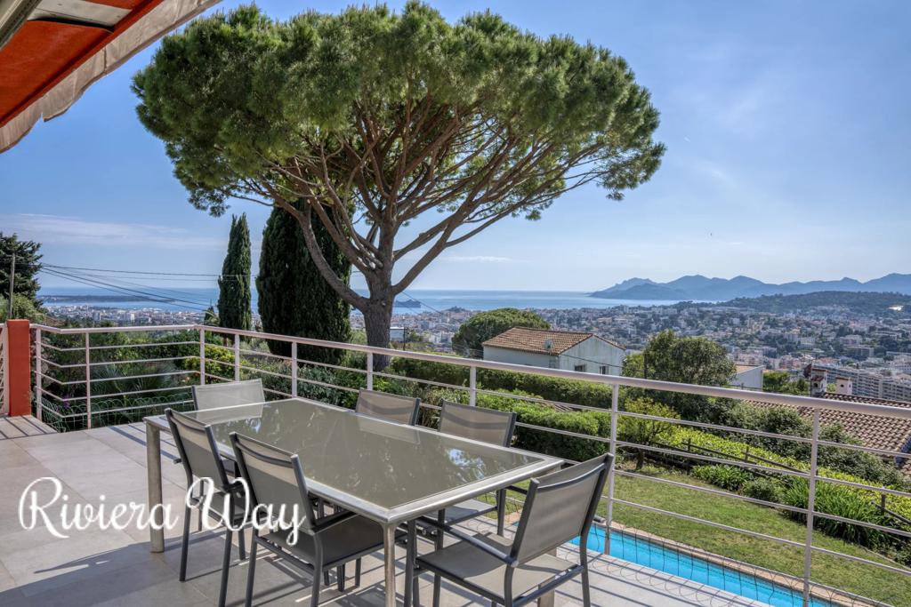 6 room villa in Cannes, photo #4, listing #102921420
