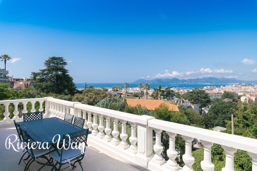 9 room villa in Cannes, photo #5, listing #78863274