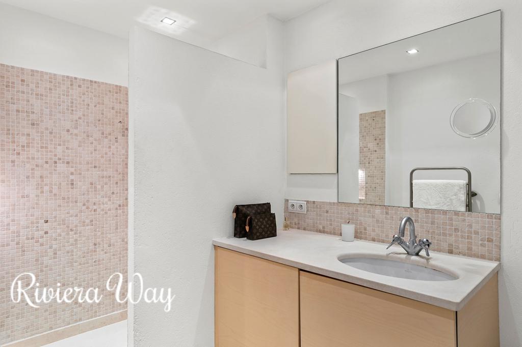 Apartment in Cannes, photo #3, listing #85338120