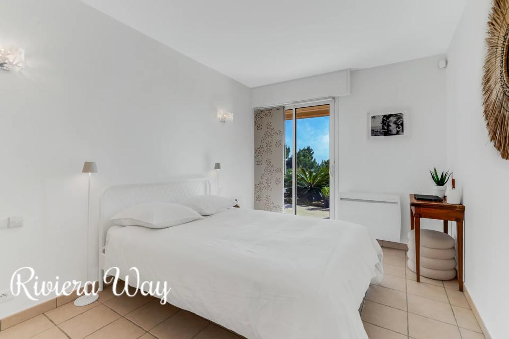 5 room villa in Le Lavandou, photo #9, listing #105223146