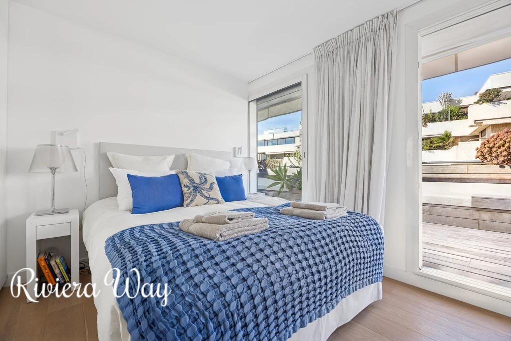 3 room apartment in Cannes, photo #1, listing #104342196
