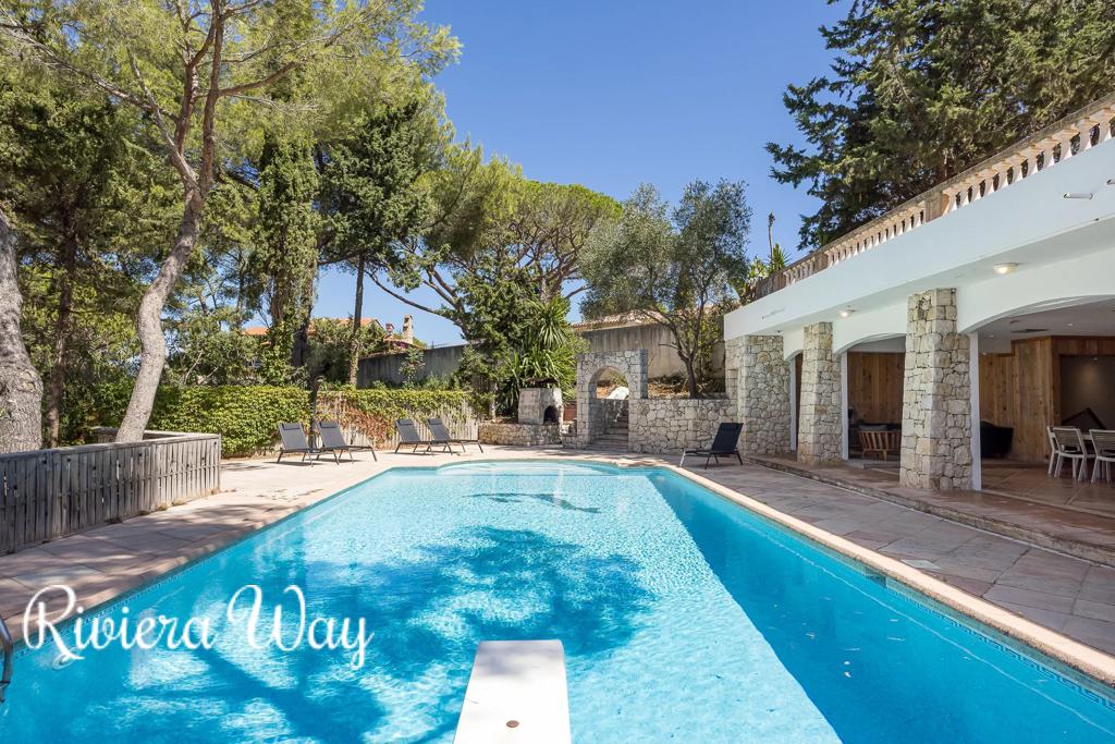 6 room villa in Cap d'Antibes, photo #3, listing #104008044