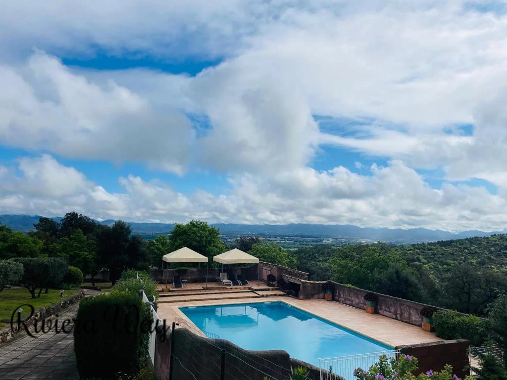 10 room villa in Le Muy, photo #1, listing #102830658