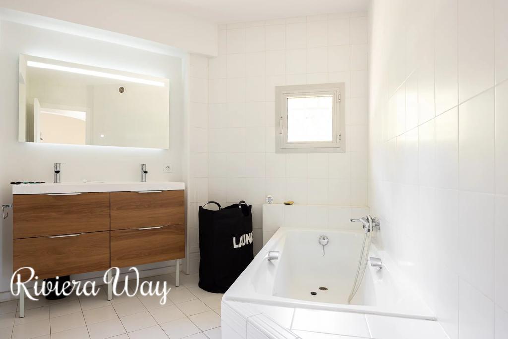 6 room villa in Cap d'Antibes, photo #4, listing #104008044
