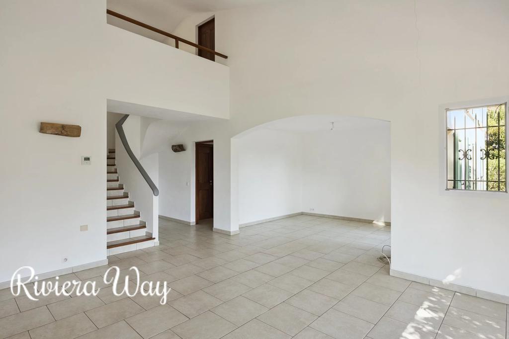7 room villa in Grasse, photo #3, listing #104355510