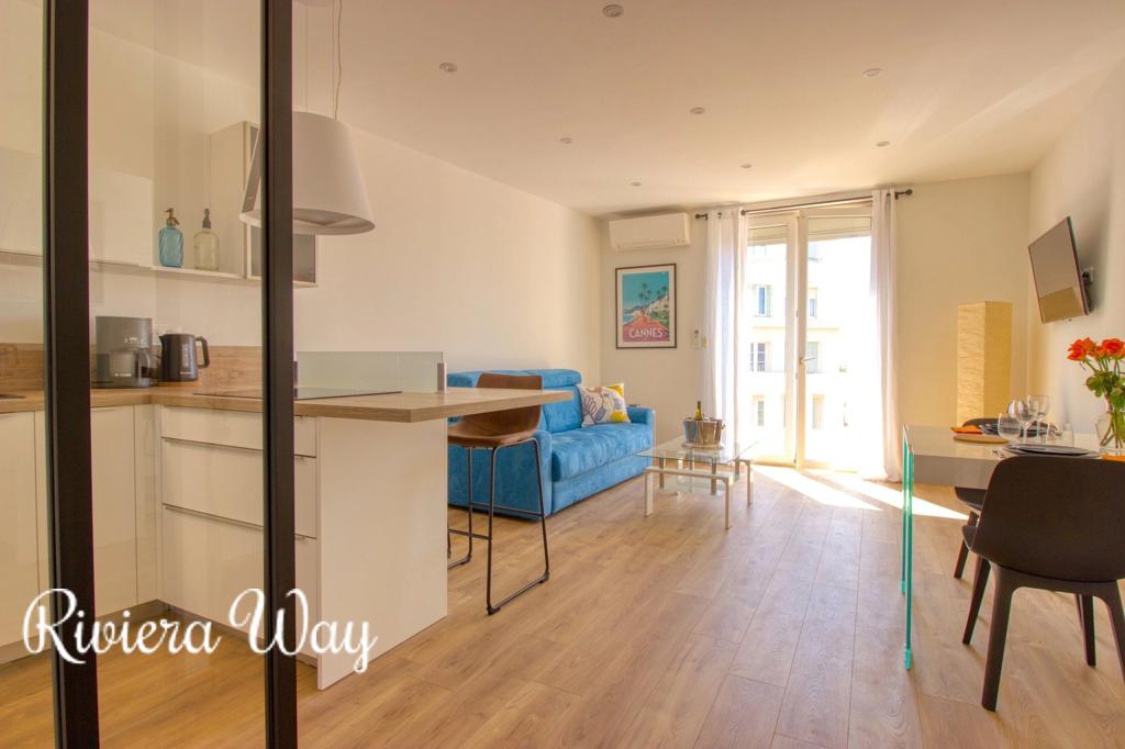 2 room apartment in Cannes, photo #3, listing #105354186