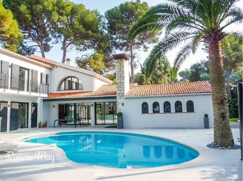 6 room villa in Cap d'Antibes, photo #1, listing #78854874
