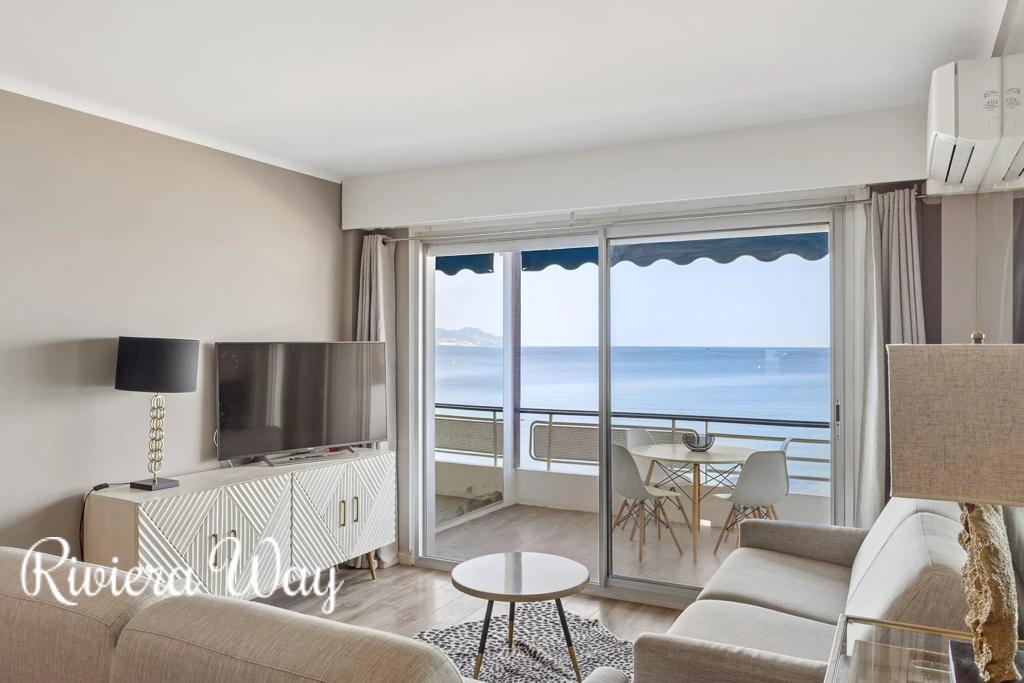 2 room apartment in Antibes, photo #7, listing #106178142
