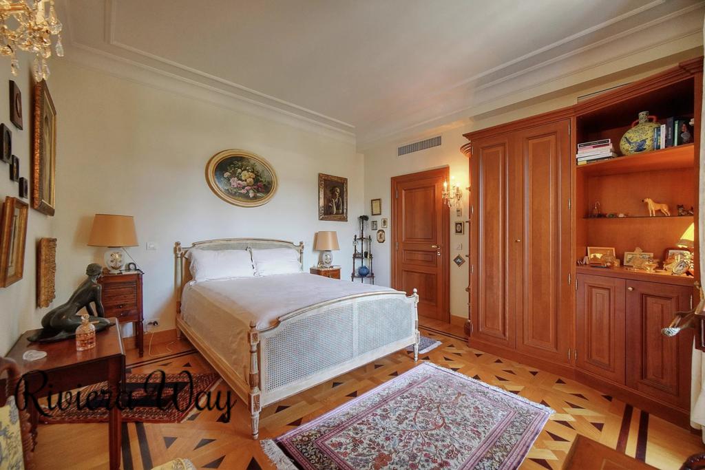 5 room apartment in Cannes, photo #3, listing #103551882