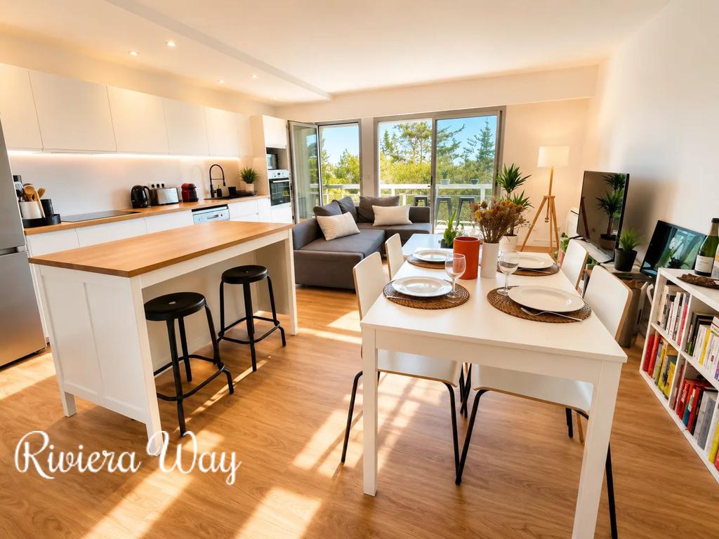 3 room apartment in Antibes, photo #3, listing #106488648